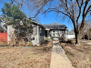 127 W Mariposa Dr in San Antonio, TX - Building Photo - Building Photo