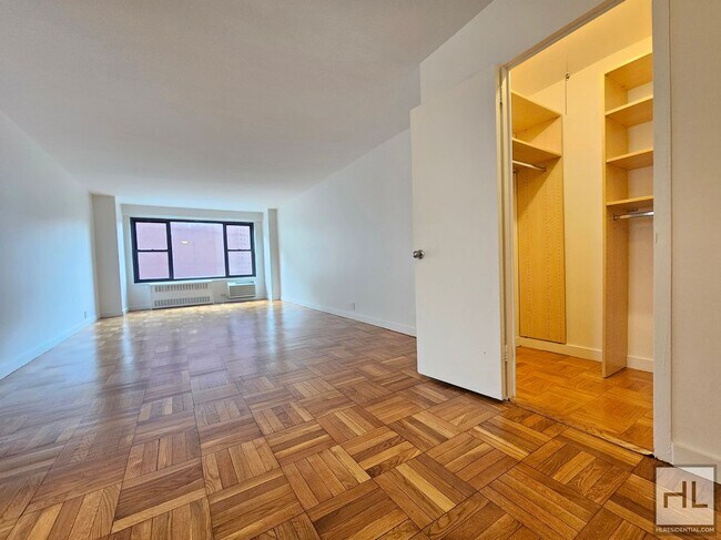 Fourth Avenue in New York, NY - Building Photo - Building Photo