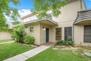 700 Castle Ridge Rd in Austin, TX - Building Photo