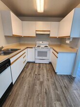 352 S Calapooia St in Sutherlin, OR - Building Photo - Building Photo