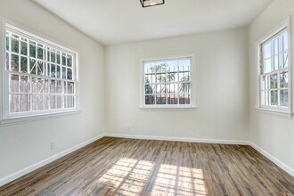 1839 S Cochran Ave in Los Angeles, CA - Foto de edificio - Building Photo