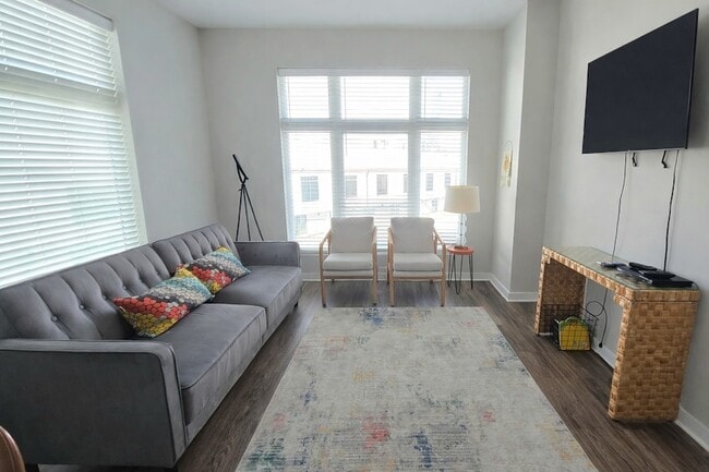 1505 54th Ave N, Unit 301 in Nashville, TN - Foto de edificio - Building Photo