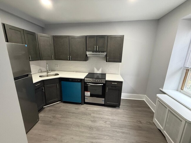 215 W Walnut Ln, Unit A01