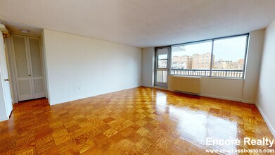 57 Monmouth St, Unit 204 in Brookline, MA - Building Photo - Building Photo