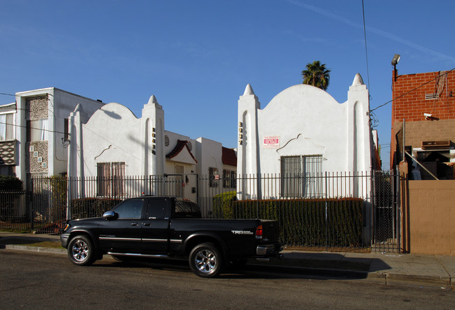 1037 S New Hampshire Ave in Los Angeles, CA - Building Photo - Building Photo