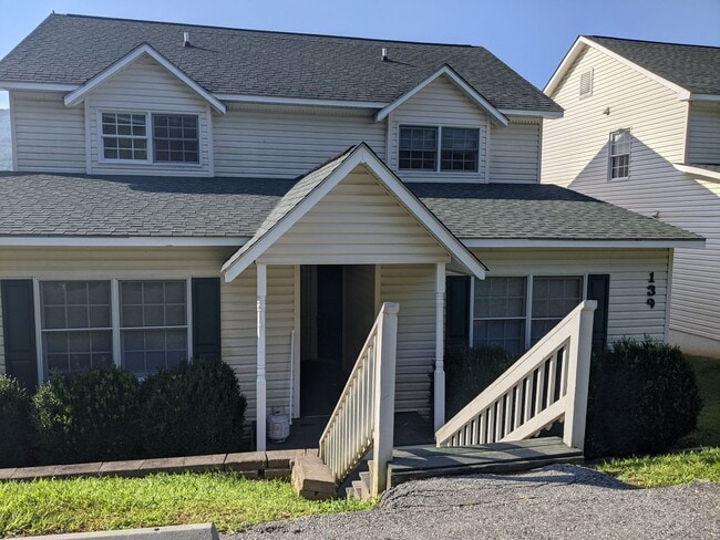 property at 139 Willow Creek Cir