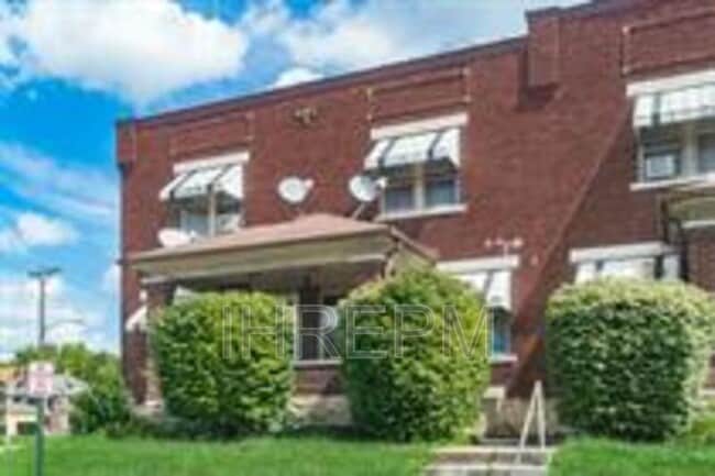 property at 824 Studer Ave