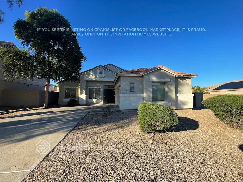 14210 W Hearn Rd in Surprise, AZ - Building Photo