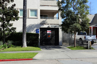 Ross and Durant Apartments in Santa Ana, CA - Building Photo - Building Photo