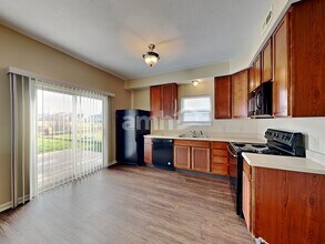 5811 Outer Bank Rd in Indianapolis, IN - Foto de edificio - Building Photo