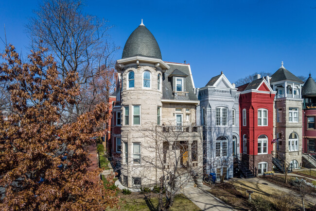 1000 E Capitol St NE in Washington, DC - Building Photo - Building Photo