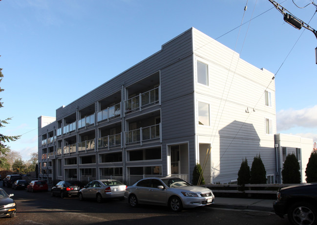 Harbor Place Condominium in Seattle, WA - Building Photo - Building Photo