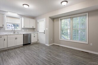 112 E Highland Ct in Colonial Heights, VA - Building Photo - Building Photo