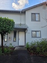 121 Elbridge Ave in Cloverdale, CA - Building Photo