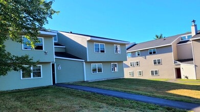 Bradford Commons in Bangor, ME - Foto de edificio - Building Photo