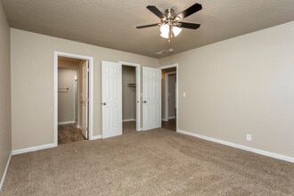 Merit Manor in Clovis, CA - Foto de edificio - Interior Photo