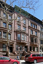 19 W 70th St in New York, NY - Building Photo - Building Photo