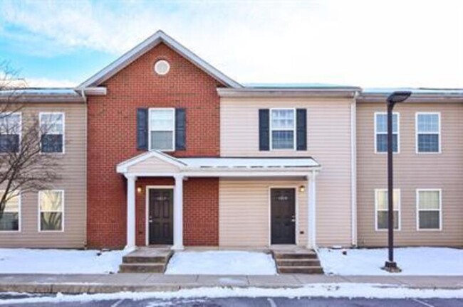 1012 Hot Pt Cmns in Shippensburg, PA - Building Photo - Building Photo