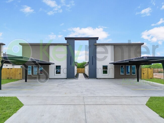 2900 S Links Dr in Edinburg, TX - Building Photo - Building Photo