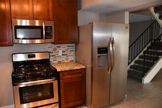 2316 Shadowdale Dr in Houston, TX - Building Photo - Building Photo