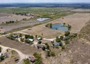 99 Roots Rd in Martindale, TX - Building Photo