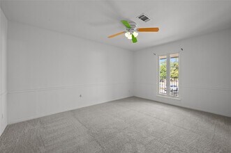 4702 Bayou Vista Dr in Houston, TX - Building Photo - Building Photo