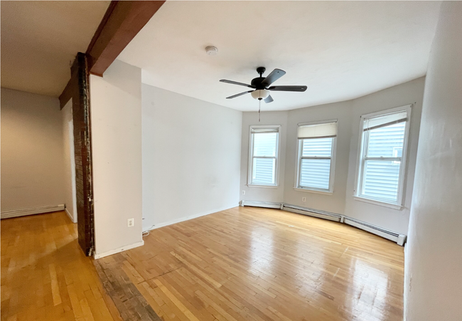 7 Iroquois St, Unit 2 in Boston, MA - Building Photo - Building Photo