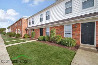 Woodbriar Apartments in Richmond, VA - Building Photo - Building Photo