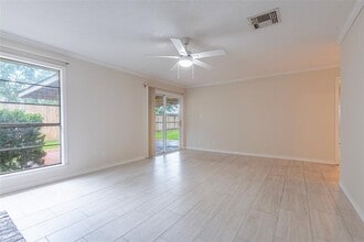 2435 Heritage Bend Dr in Webster, TX - Building Photo - Building Photo
