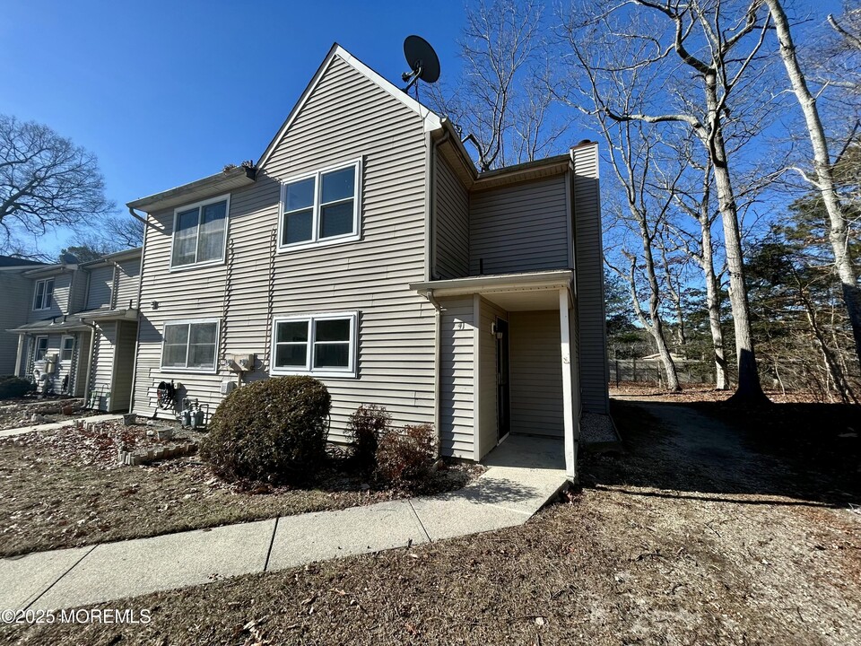 41 Townhouse Ln in Little Egg Harbor Township, NJ - Building Photo