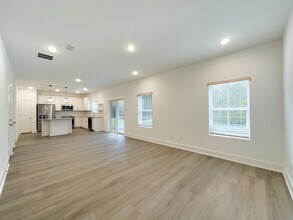 126 Kingswood Cir in Bloomingdale, GA - Building Photo - Building Photo