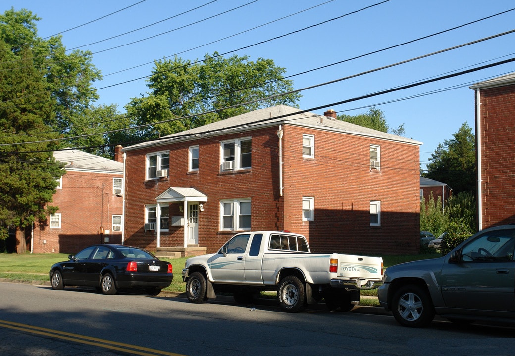 302 S Maple St in Falls Church, VA - Foto de edificio