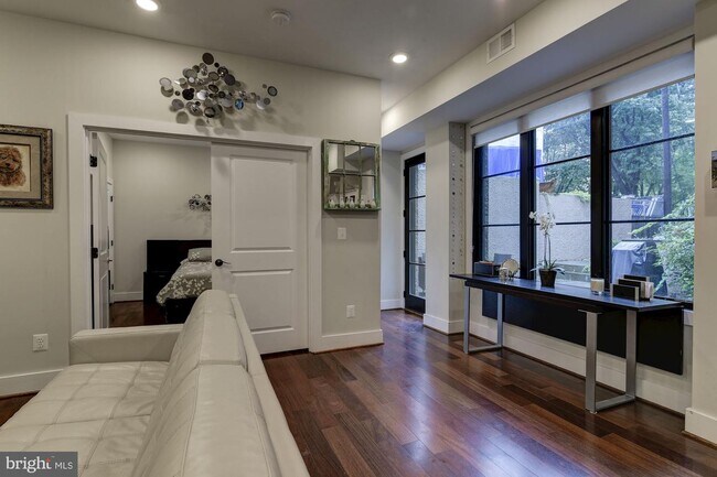 4004 Edmunds St NW-Unit -3 in Washington, DC - Building Photo - Building Photo