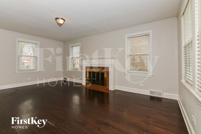 8205 S California Ave in Chicago, IL - Building Photo - Building Photo