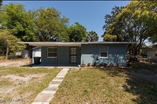 2513 Spirea St in Jacksonville, FL - Building Photo