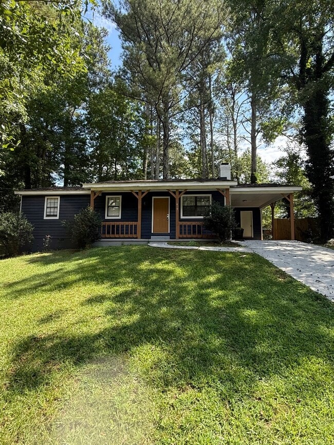 property at 619 Lakeridge Dr SE