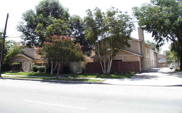 17200 Roscoe Blvd in Northridge, CA - Building Photo