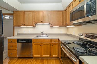 Executive Estates in Seattle, WA - Building Photo