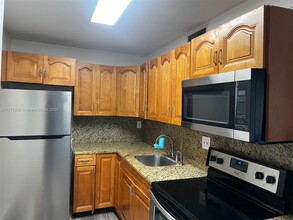 8411 NW 8th St in Miami, FL - Building Photo - Building Photo