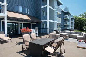 The Views of Minnetonka in Minnetonka, MN - Foto de edificio - Building Photo