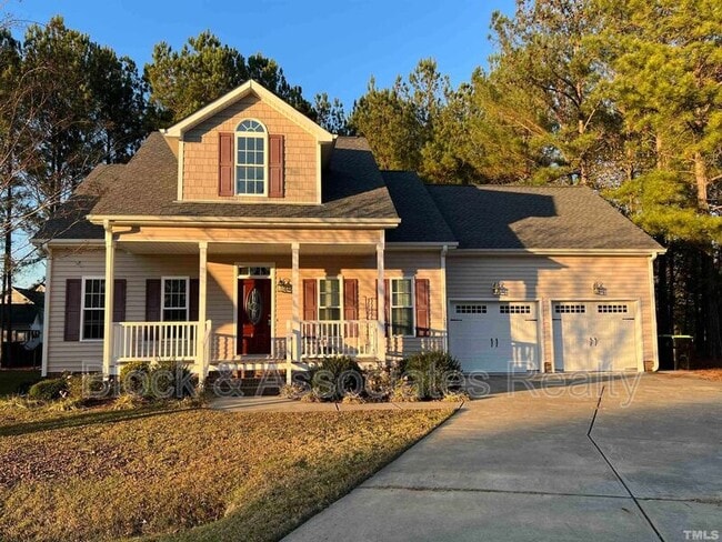 101 Pinewinds Ct