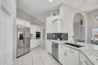 11723 Water Bend Ct, Unit 911 in Wellington, FL - Foto de edificio - Building Photo