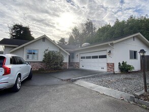 2808 Harrison Ave in Eureka, CA - Building Photo - Building Photo