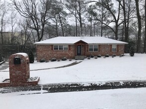 3024 Whispering Pines Cir in Hoover, AL - Foto de edificio - Building Photo