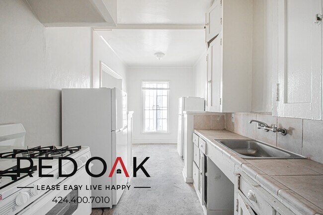 335 S Berendo St, Unit 301 in Los Angeles, CA - Foto de edificio - Building Photo