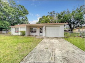 1238 Waters Edge Dr in Lakeland, FL - Building Photo