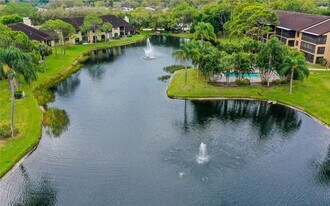 5652 Ashton Lake Dr in Sarasota, FL - Building Photo