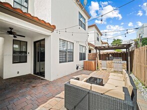 10343 NW 70th Ln in Doral, FL - Building Photo - Building Photo