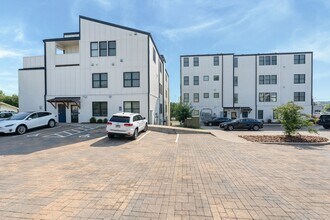 4405 Kentucky Ave, Unit 401 in Nashville, TN - Building Photo - Building Photo