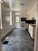 1039 W Poplar St in West York, PA - Building Photo - Building Photo